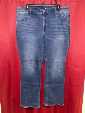 Old Navy Mid-Rise Bootcut Jeans Size 16 Short